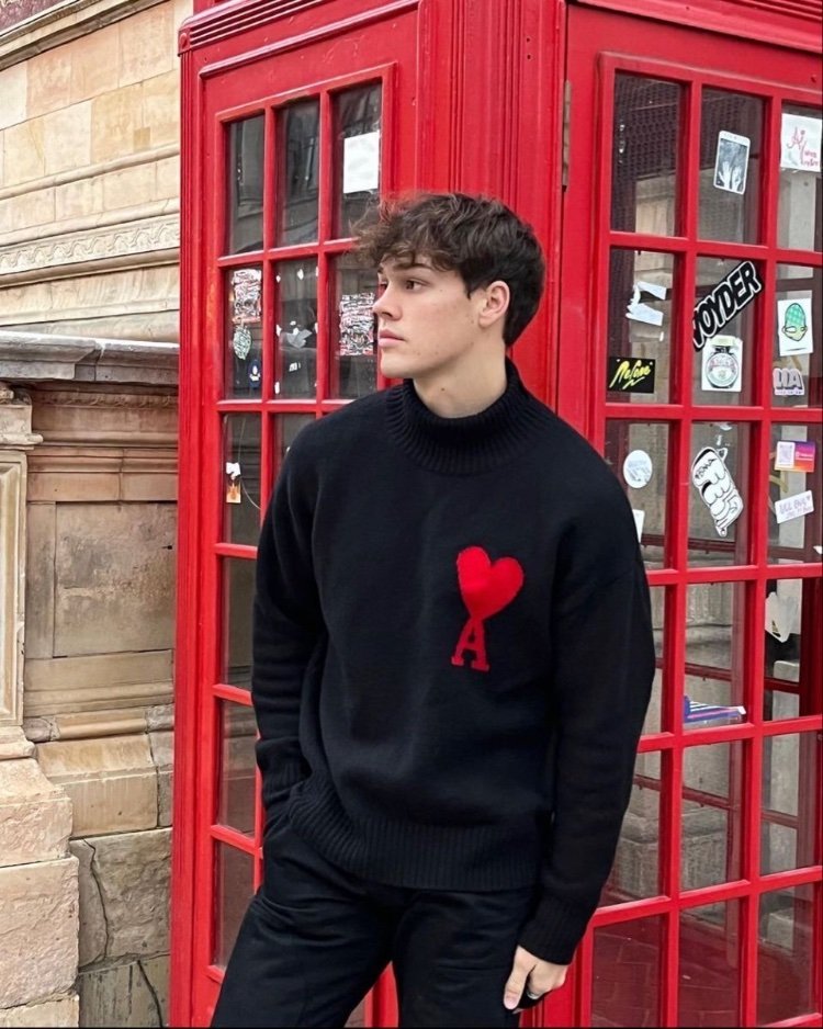 Black Ami Oversized Knit Sweater - Image 5